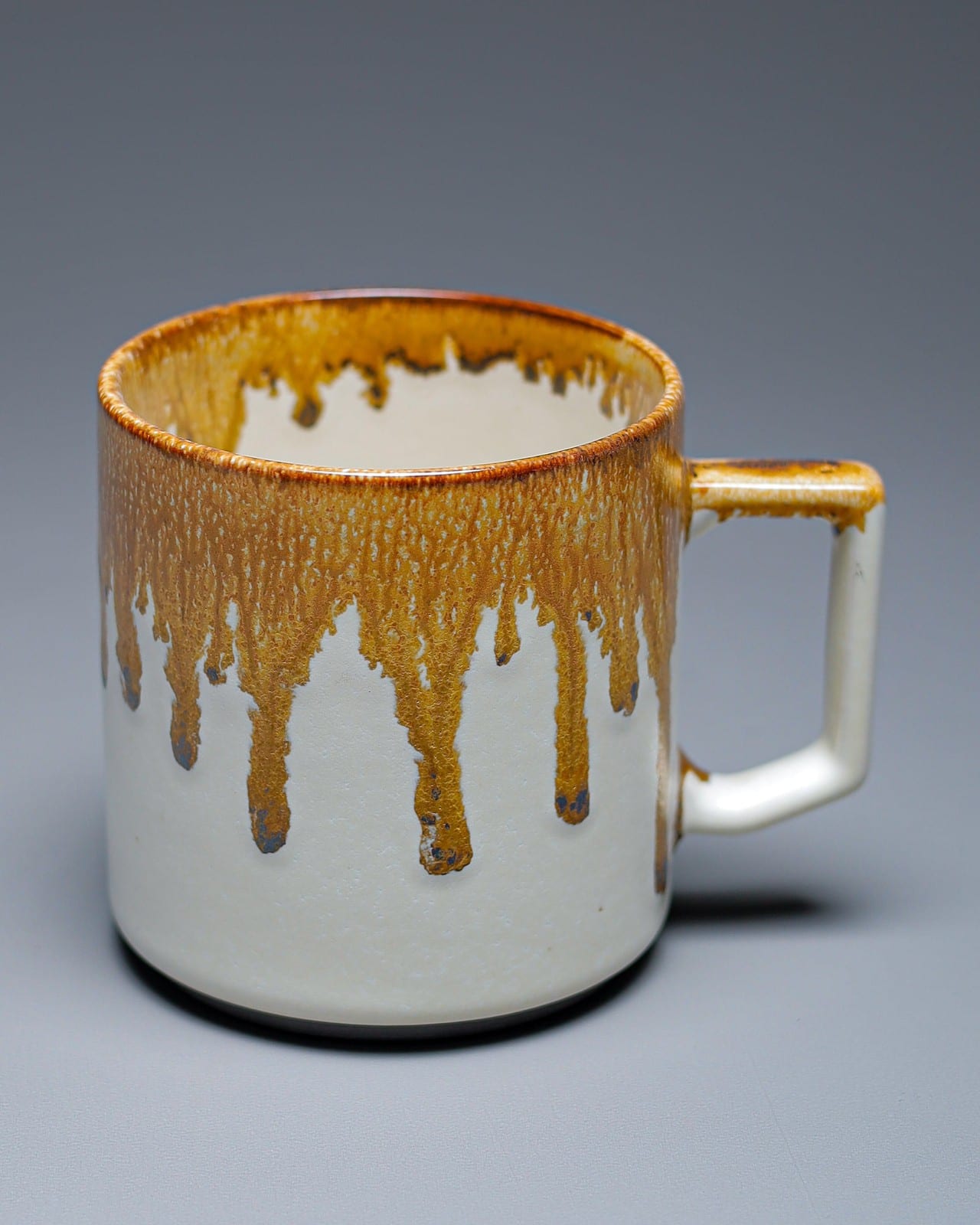 G-E-N stackable mug -melty brown-