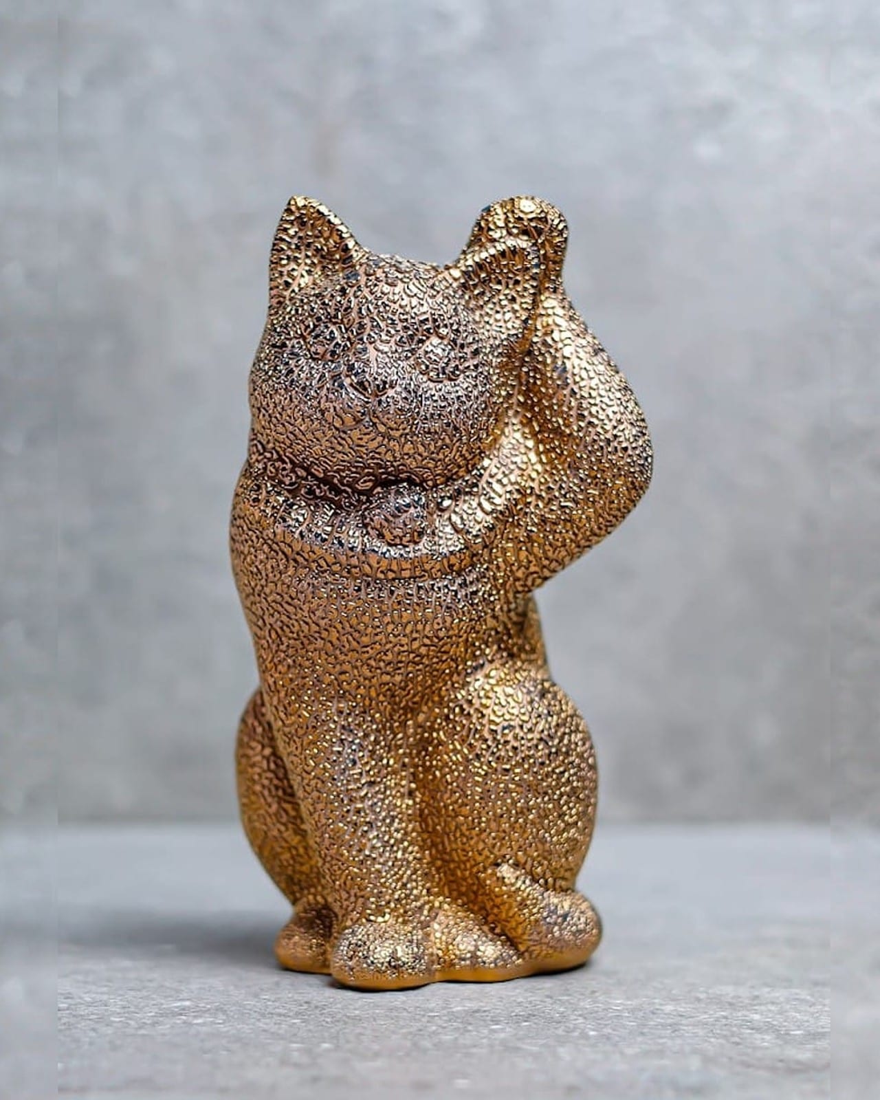 左手を上げたねこ -jewel gold-