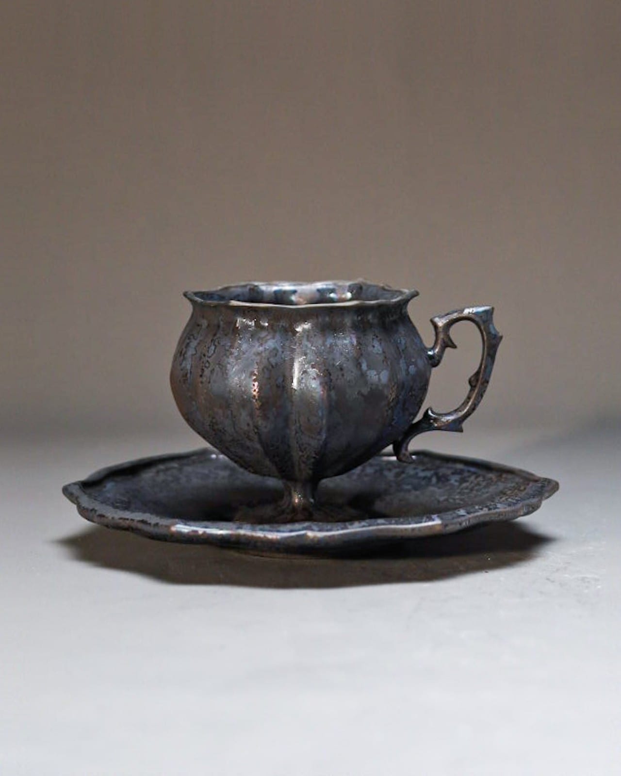 flora prima cup & saucer -黒煌-