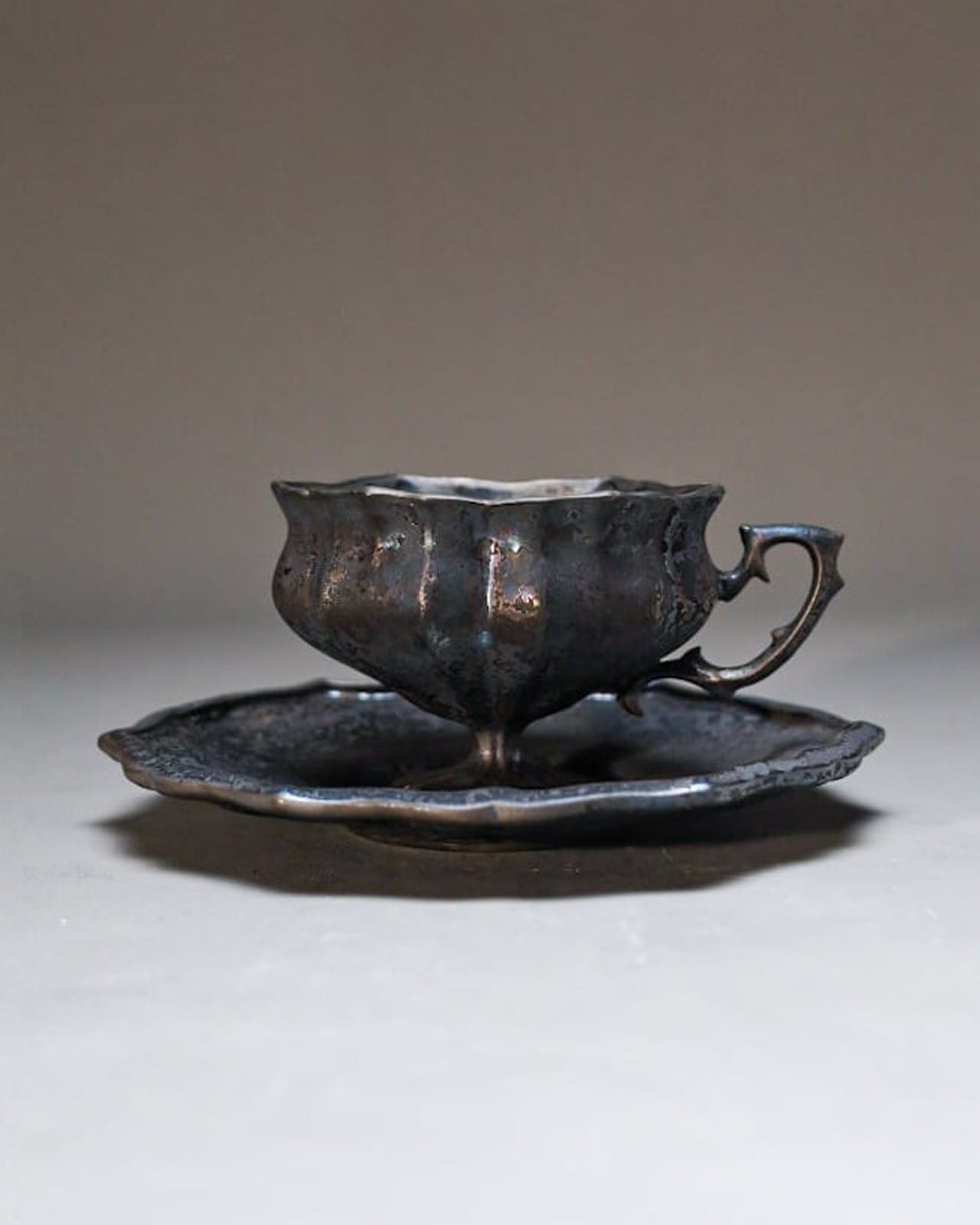 flora cup & saucer -黒煌-